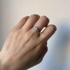 Elegant Silver Women's Ring